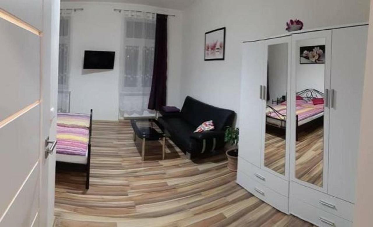 Apartment Krale Jiriho カルロヴィ・ヴァリ エクステリア 写真